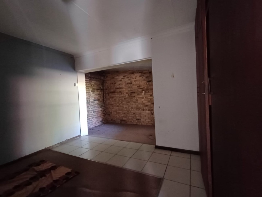 6 Bedroom Property for Sale in Randlespark North West